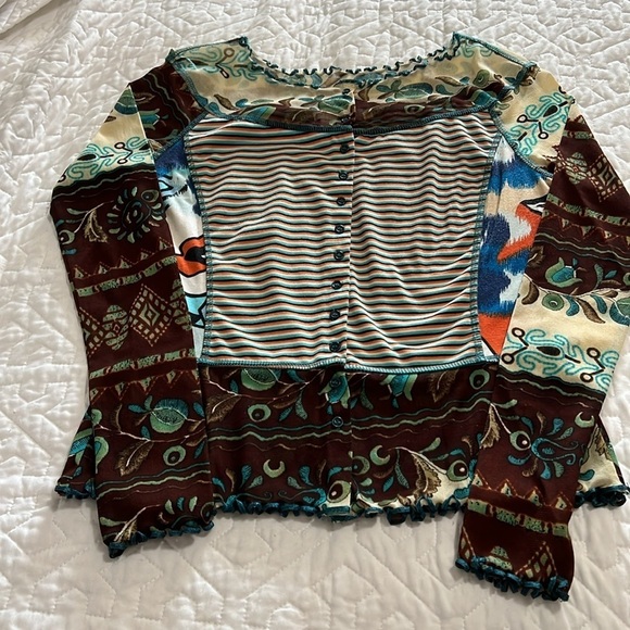 NESLAY NWOT Cute and Unique body fit top. Combination of stripe and floral Sz M. - Picture 6 of 13
